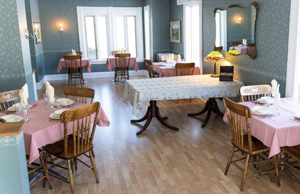 The Maple Inn Parrsboro Экстерьер фото