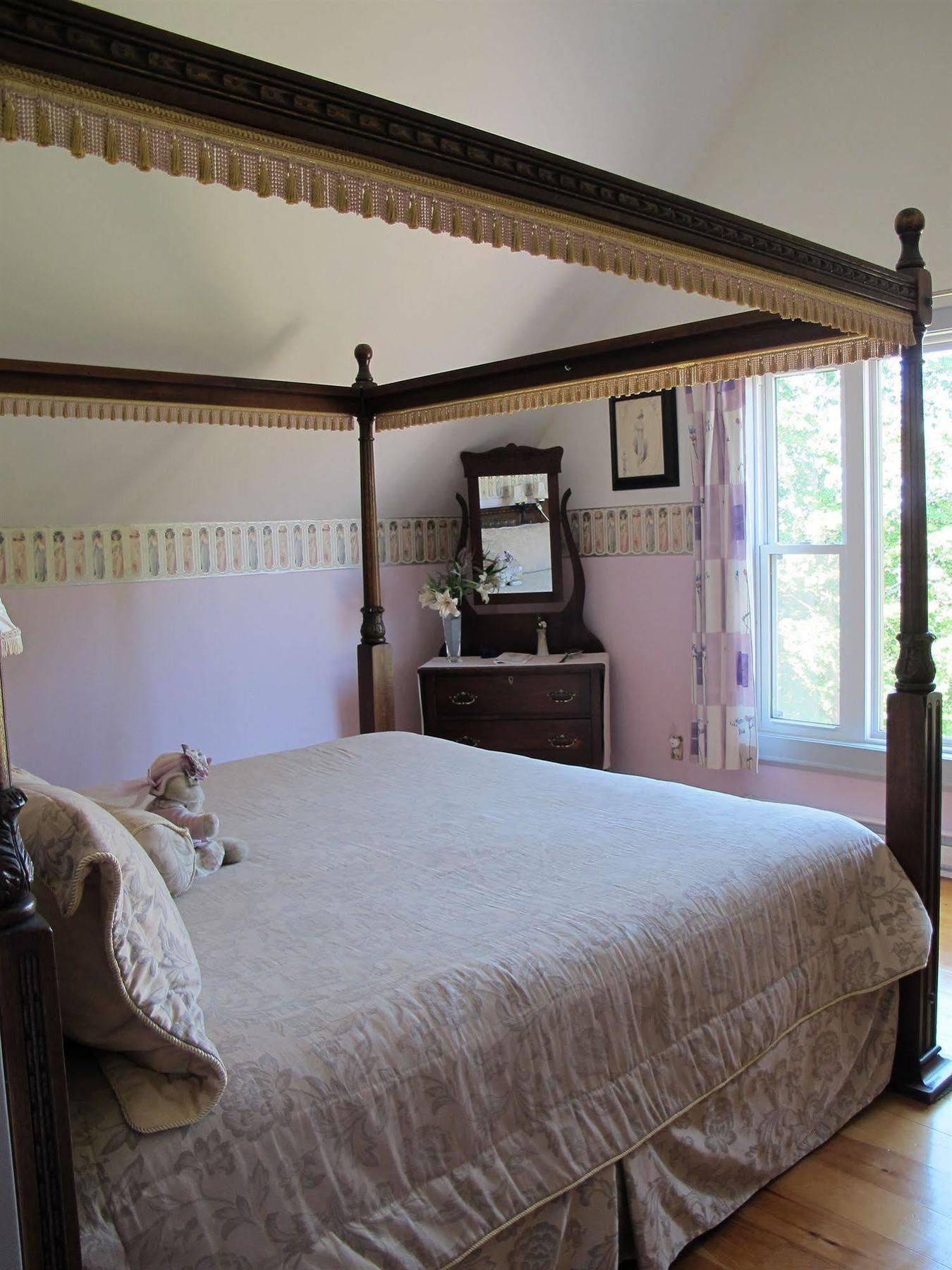The Maple Inn Parrsboro Экстерьер фото